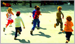 εικόνα παιδιών που τρέχουν